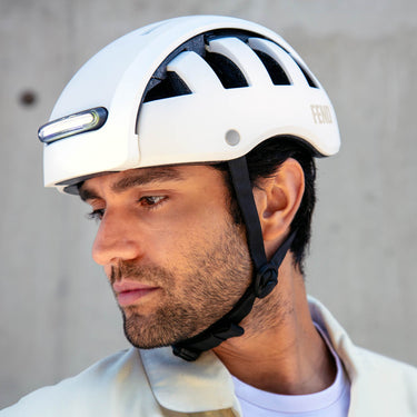 FEND Super + Lights folding helmet | ultra white #color_ultra-white